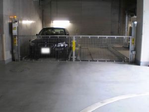地下１段、地上１段昇降横行式立体駐車場