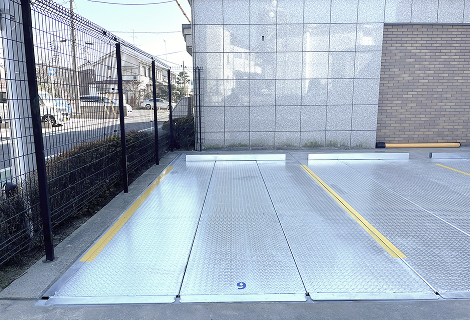強度の高い縞鋼板の床板
